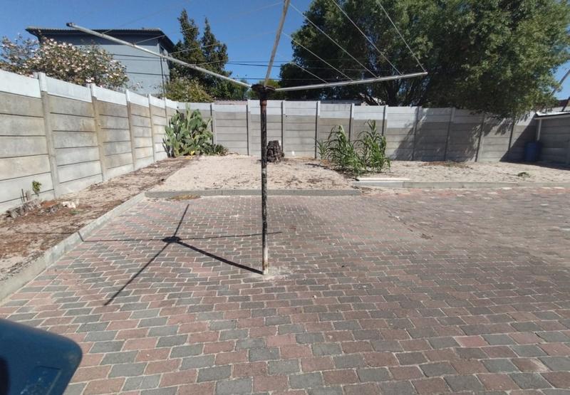 To Let 3 Bedroom Property for Rent in Protea Heights Western Cape